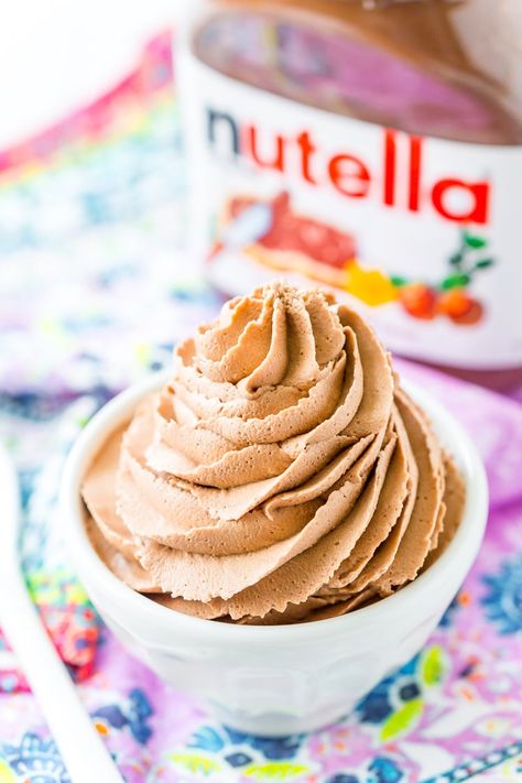 Nutella Frosting Recipe, Nutella Cream Cheese Frosting, Hazelnut Frosting, Nutella Icing, Nutella Buttercream Frosting, Nutella Recipes Cake, Desserts Nutella, Cakes Frosting, Peanut Butter Frosting Recipe