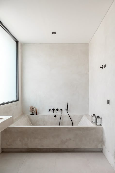 Minimalist Monastery, Minimalism Bathroom, Future Decor, Farm Road, Apartment Goals, Minimalist House, Decor Studio, Bathtubs, Bath Tub