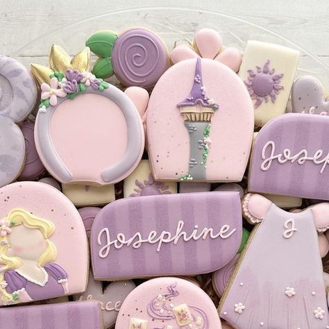 Tangled Cookies Decorated, Rapunzel Party Favors, Rapunzel Cookies Decorated, Rapunzel Baby Shower Ideas, Tangled Baby Shower Ideas, Rapunzel Cookies, Tangled Cookies, Rapunzel Quince, Rapunzel Wedding Theme