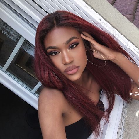 Pelo Color Vino, Dark Roots Hair, Mekap Mata, Red Hair Inspo, Hot Hair Colors, Smink Inspiration, Long Red Hair, Girls With Red Hair, Burgundy Hair