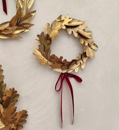 Brass Decorative Items, Wreath Table Centerpiece, Wall Wreath, Leaf Wreath, Metal Wreath, Holiday Wreath, Brass Door, Door Wall, Door Wreath Hanger