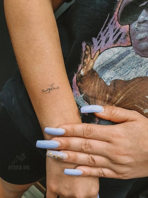 Arab Writing Tattoo, Dainty Arabic Tattoos, Arabic Small Tattoos, Maktub Tattoo Arabic, Arabic Fine Line Tattoo, Fine Line Arabic Tattoo, Back Tattoo Text, Arabic Tattoo Back, Red Arabic Tattoo