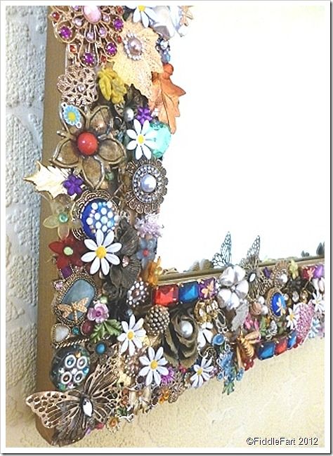 Diy Embellished Mirror Frame, Embellished Mirrors Diy, Repurposed Mirror Frame, Jewelry Wreath, Mirror Repurpose, Brooch Display, Jewelry Trees, Jeweled Picture Frame, All For Me