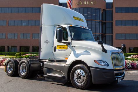 Ford Ltl 9000 Trucks, International Truck Vintage, Navistar International, Driver Safety, 2023 Peterbilt 389, 1466 International Tractor, International Lonestar Trucks, Trucking Companies, Tractor Trailers