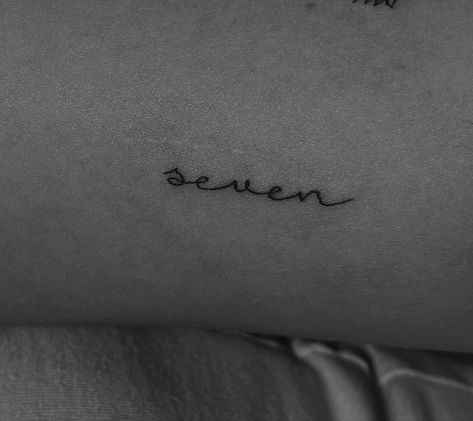 Seven Tattoo Word, Taylor Swift Tattoo Seven, Tiny Tattoos Taylor Swift, Seven Tattoo Taylor Swift, Seven Taylor Swift Tattoo, Lover Tattoo Word, 7 Tattoo Ideas, 116 Tattoo, Six Tattoo