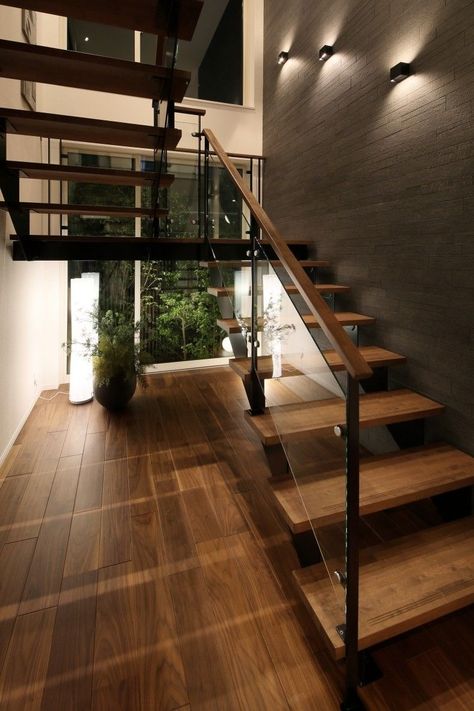 Stairs With Glass Panels, Stairs With Glass, Balustrade Ideas, Key West House, Glass Railing Stairs, Staircase Interior Design, Stairs Renovation, Staircase Railing Design, House Staircase