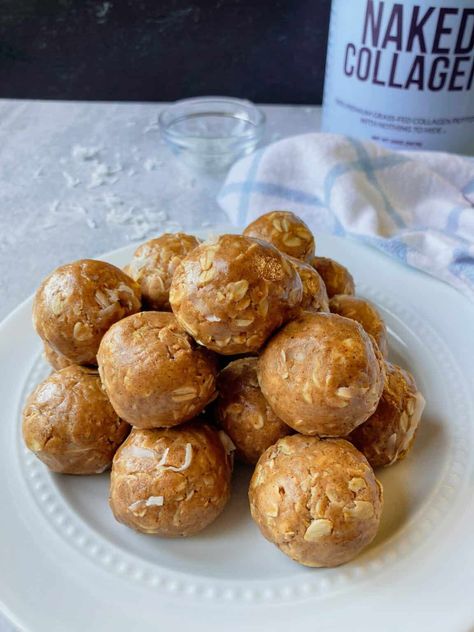 Get the taste of almond joy candy bar in a healthy, low sugar form with these No Bake Almond Joy Protein Balls. Just a few simple ingredients come together to to make a bite sized dessert or quick snack you'll love! #proteinbites #healthysnack #almondjoyrn Keto Protein Balls No Bake, Protein Balls With Almond Butter, Almond Joy Protein Balls, Almond Joy Energy Bites, Apricot Protein Balls, Rx Bars, Almond Joy Candy, Oatmeal Bites, No Bake Energy Bites