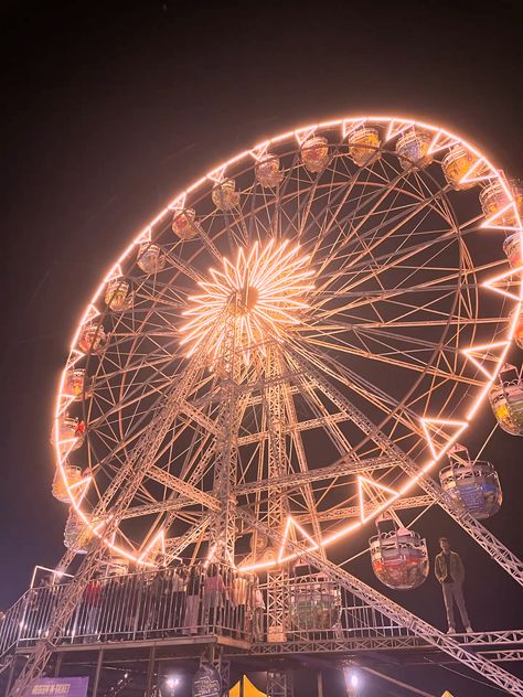 Ferris wheel LA Coachella Ferris Wheel, London Ferris Wheel, Ferris Wheel Aesthetic, Today Tonight Tomorrow, 2025 Manifestation, Ferris Wheels, Scrapbook Inspo, Wall Pics, Reference Board