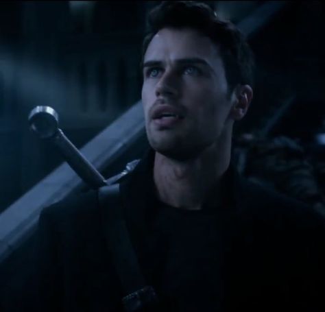 Theo James Underworld, Underworld Aesthetic, Thoe James, Underworld Vampire, Choices Game, Husband Material, Theo James, Aesthetic Gif, Divergent