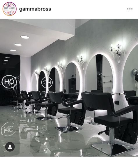 Big Salon Interiors, Unisex Salon Names Ideas, Hair Salon Asthetics, Salon Interior Design Black And White, Luxury Barbershop Interior Design, Black And White Salon Aesthetic, Black And Gold Salon Decor, Black Salon Interior, Modern Salon Interior Design