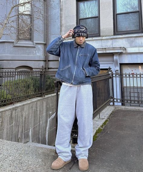 Wide Leg Sweatpants Outfit, Statement Sneakers, Street Vibes, Men's Streetwear, Aesthetic Outfits Men, Men Street Fashion, Sweatpants Outfit, Uggs Outfit, Street Fashion Men Streetwear