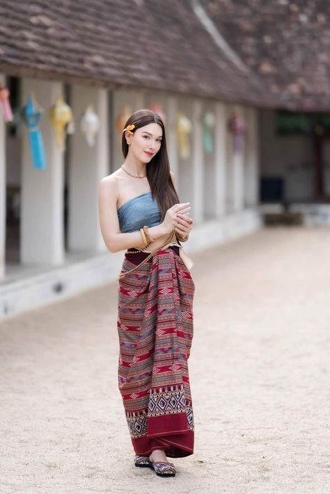 Thailand Traditional, Dnd Oc, Traditional Women, Traditional Thai Clothing, Cultural Fashion, Thai Clothes, Dress Traditional, Traditional Dresses Designs, Thai Traditional Dress