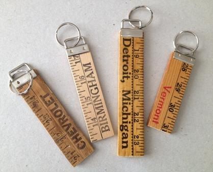 Ruler Crafts, Yard Sticks, Stick Art, Upcycle Recycle, Recycled Art, Upcycled Crafts, Vintage Advertising, Vintage Crafts, Recycled Crafts