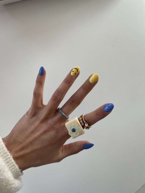 Blue Yellow Manicure, Trendy Nail Art Blue, Blue Yellow Green Nails, Blue Yellow Nail Art, Nail Blue And Yellow, Yellow And Blue Nail Ideas, Blue White Yellow Nails, Blue And Yellow Pastel Nails, Yellow Valentine Nails