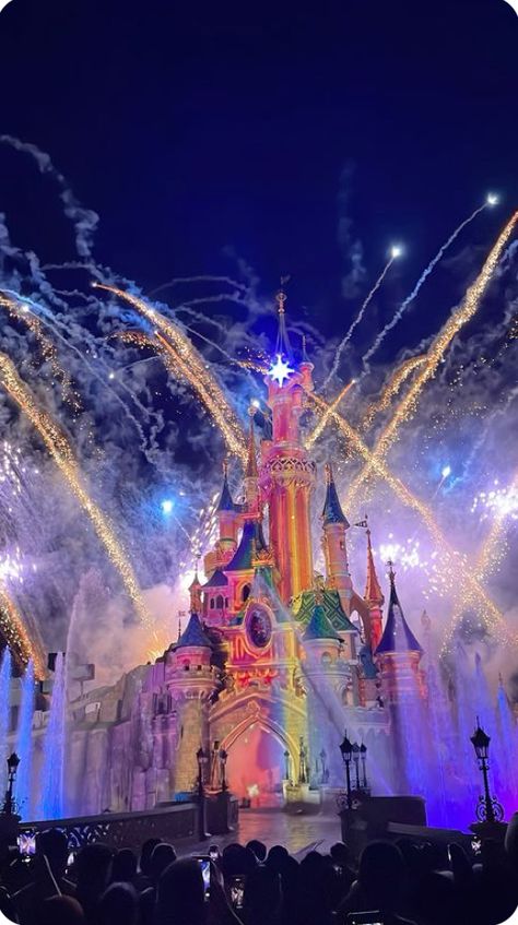 Disney Castle Paris, Disneyland Paris 2023, Disneyland Vision Board, Desniy Land, Disneyland Paris Wallpaper, Disney Paris Aesthetic, Disney In Paris, Disneyland Paris Photography, Disneyland France