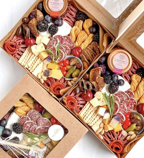 Grazing Boxes Ideas, Platter Boxes, Graze Box Ideas Small Diy, Diy Grazing Box Ideas, Chacutery Box Ideas, Graze Boxes, Grazing Boxes Packaging, Grazing Boxes, Mini Graze Box Ideas