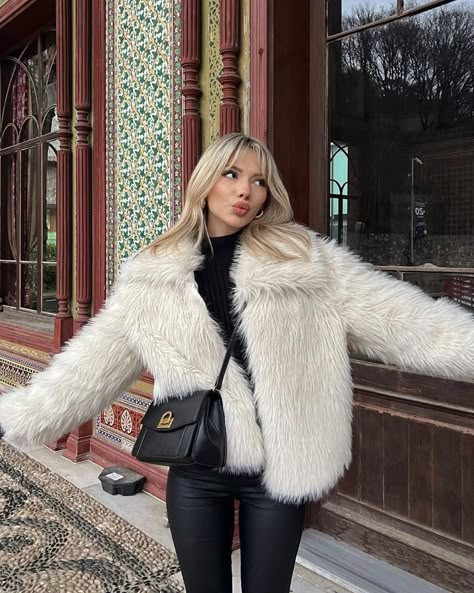 #fashion #lookbook #alllook White Fluffy Jacket Outfit, Fluffy Jacket Outfit, Uk Outfits, Looks Paris, Fur Jacket Outfit, White Fur Jacket, Fur Coat Outfit, Corporate Attire, Clothes Trendy