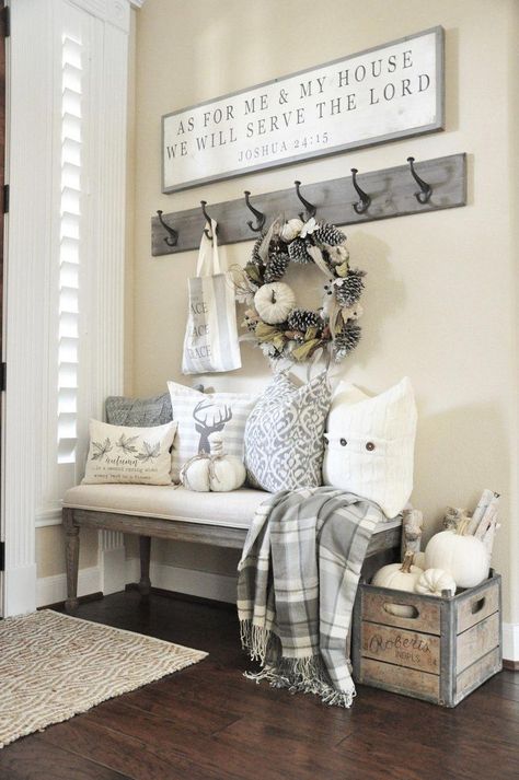 Rustic farmhouse style entryway decor ideas. #creativegreenliving #farmhouse #farmhousedecor #farmhousestyle #modernfarmhouse #falldecorideas #HomeDecor Decoration Hall, Fall Festivals, Hiasan Bilik Tidur, Farmhouse Entryway, Pumpkin Patches, Cottage Gardens, House Decor Rustic, Farmhouse Decoration, Serve The Lord