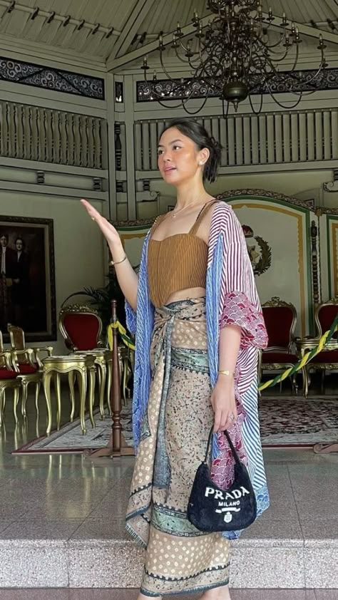 Batik Modern Fashion Style, Batik Fashion Modern, Kondangan Outfit, Kebaya Modern Dress, Batik Skirt, Modern Kebaya, Batik Kebaya, Kebaya Dress, Eid Outfits