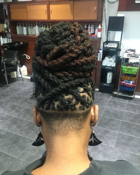 Loc styles Undercut With Dreads Black Women, Short Locs With Undercut Women, Loc Styles Undercut, Dread Undercut Women, Loc Styles With Undercut Men, Undercut Loc Styles, Undercut Locs Women, Loc Styles With Undercut, Loc Undercut Women