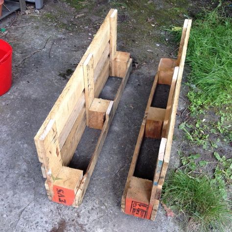 Simple One Pallet Planter : 5 Steps (with Pictures) - Instructables Pallet Planter Diy, Pallet Planters, Garden On A Budget, Pallet Planter Box, Wood Pallet Planters, Diy Tie Dye Designs, Decking Screws, Shelf Diy, Natural Fence