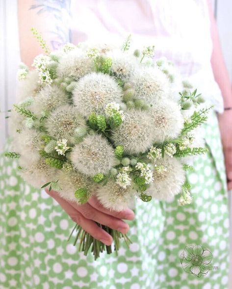 Masquerade Wedding, White Dandelion, Flower Gift Ideas, Wedding Girl, Dandelion Flower, Crepe Paper Flowers, Wildflower Bouquet, Dried Flower Bouquet, Arte Floral