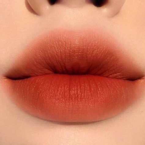 Fuller Lips Makeup, Makeup Tips Lips, Glossy Lips Makeup, Gradient Lips, Korean Lips, Orange Lipstick, Orange Lips, Korean Eye Makeup, Red Lip Makeup