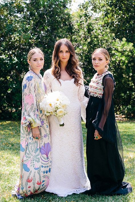 29 Brilliant Wedding Guest Outfit Ideas From the Olsen Twins via @WhoWhatWear Mary Kate Olsen Wedding, Olsen Wedding, Wedding Guest Outfit Spring, Bridesmaid Pictures, Outdoor Dress, Vince Gill, Kate Olsen, Mary Kate Ashley, Olsen Twins