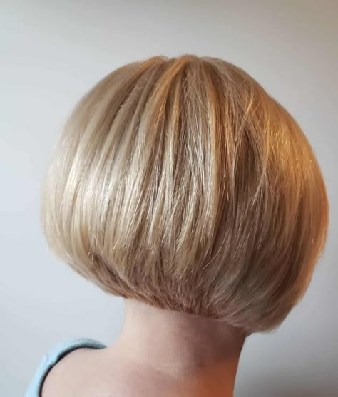 39 Hottest Graduated Bob Haircuts For Trendy Women Bob Hairstyles Back View, Graduated Bob Hairstyles, Short Stacked Bob, Short Layered Bob Haircuts, Graduated Bob Haircuts, Bob Hair Cuts, Short Layered Bob, Graduated Bob, Stacked Bobs