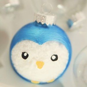 penguin ornament Diy Penguin Ornament, Christmas Ornaments Diy Kids, Penguin Ornaments, Kids Christmas Ornaments, Navidad Diy, Ornament Tutorial, Painted Ornaments, Kids Ornaments, Noel Christmas