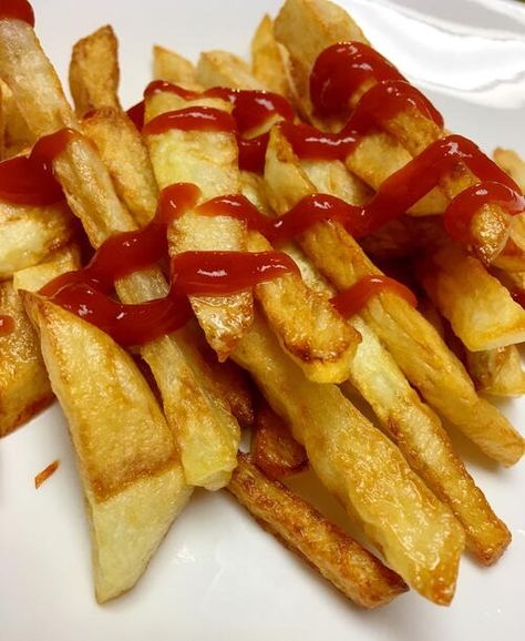 How To Make Homemade French Fries Side Dishes For Chicken Wings, Home Made Fries, Chicken Wings Recipes, French Fries At Home, Wings Recipes, Slow Cooker Times, French Fries Recipe, Homemade French Fries, Crispy French Fries