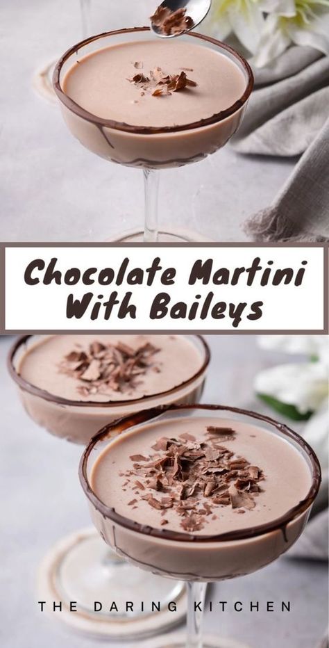 Christmas Drinks For Adults, Chocolate Martini Recipe, Baileys Drinks, Baileys Recipes, Liquor Recipes, Chocolate Martini, Yummy Alcoholic Drinks, Chocolate Liquor, Liquor Drinks