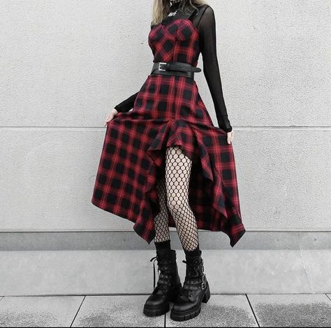 Soft Grunge Outfits Skirts, Ariana Character, Ropa Dark, Red And Black Outfits, Alternative Dress, Red Plaid Dress, Corset Fashion, Gothic Grunge, Red Fits