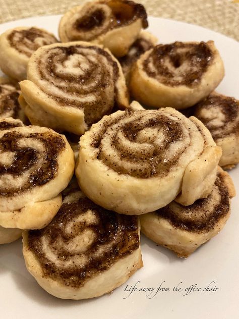 Pie Dough Cinnamon Rolls, Pie Crust Tarts, Cinnamon Rolls With Pie Crust, Pie Crust Cinnamon Pinwheels, Pie Crust Cinnamon Twists, Pie Crust Breakfast Ideas, Pie Crust Cookies Easy, Recipes With Pie Crust, Cinnamon Bun Dough