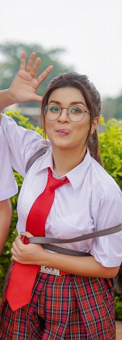 Meena Geet, Aveent Kaur, Bollywood Glamour, Siddharth Nigam, Biology Teacher, School Uniform Outfits, Avneet Kaur, Photo Pose Style, Follow Button