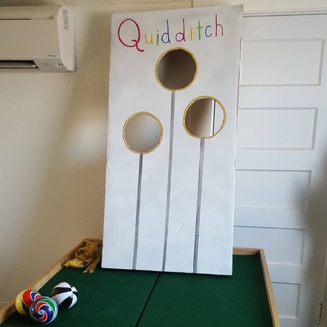 Hogwarts Quidditch Board for indoor Harry Potter birthday party. Hogwarts First Birthday, Harry Potter Minute To Win It Games, Harry Potter Birthday Party Decorations, Lily Harry Potter, Harry Potter Theatre, Harry Potter Balloons, Harry Potter Party Games, Hogwarts Quidditch, Hogwarts Party