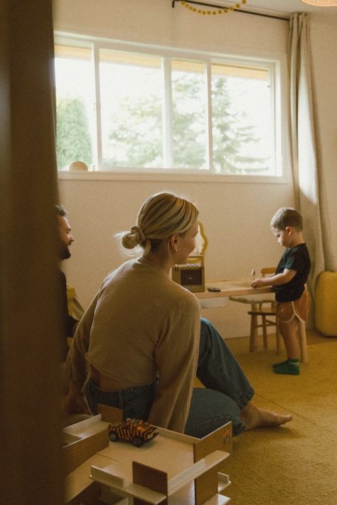 Documentary Family Photography Session in Fernie, BC. This was such a fun and cool family session with The Rogers family. We listened to records, explored Sonny's room and went skateboarding at golden hour. Find more inspo for 70s aesthetic home, 70s inspired family session, family session, family photos, fernie family session, retro family session, and vintage-inspired family photos. Contact Sam Hornquist Photography at samhornquistphotography.com to book your documentary family session. In Home Documentary Photography, Documentary Family Photography Home, 70s Aesthetic Home, Documentary Photography Storytelling, Family Vision Board, Family Vision, Wholesome Moments, Family Photo Inspiration, Fernie Bc