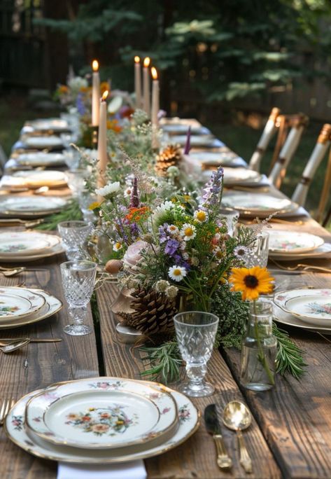 Bohemian Place Setting, Farm To Table Tablescape, Farm Dinner Party, Backyard Event Ideas, September Dinner Party, Outdoor Dinner Table Decor, Outdoor Thanksgiving Dinner Party Ideas, Outdoor Fall Dinner Party, Backyard Dinner Party Ideas