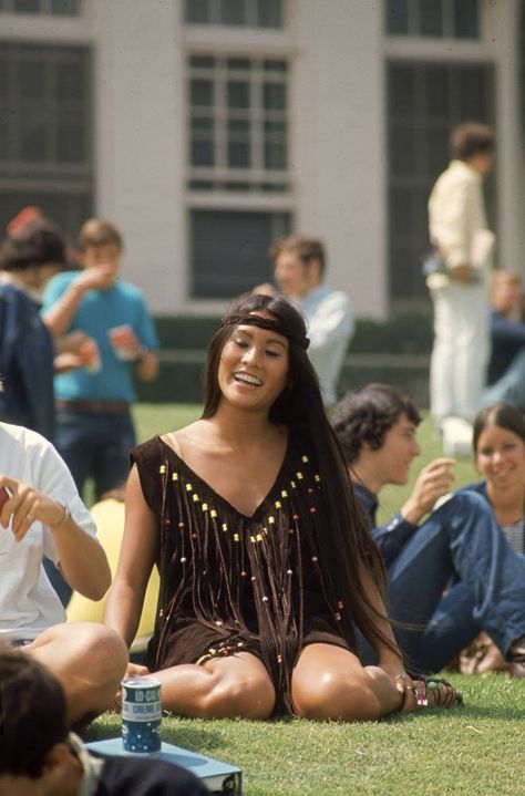 Feelin' Groovy: High School Fashion, Circa 1969 | Time.com Beverly Hills High School, High School Fashion, Feelin Groovy, Black Teachers, American High School, Hippie Movement, American Eagle Outfits, Mode Hippie, Sharon Tate