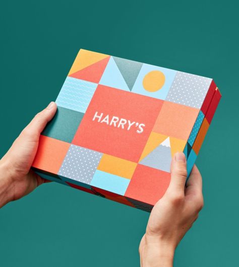 Check out the Holiday Set from Harry's! Electronic Packaging, Traditional Festival, Packaging Design Trends, Holiday 2024, Logo Design Inspiration Branding, Mailer Box, Brand Color Palette, Box Packaging Design, Holiday Gift Sets