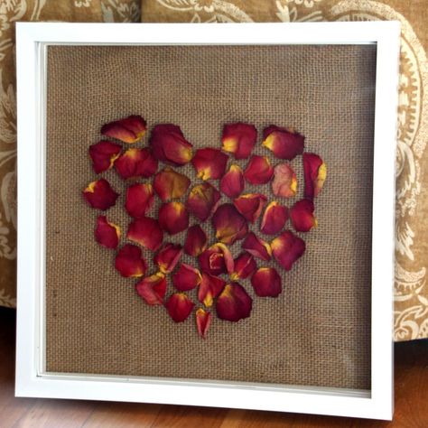 Rose Petals Craft, Flower Petal Art, Dried Flowers Diy, How To Make Rose, Diy Shadow Box, Drying Roses, Diy Rose, Flower Shadow Box, Diy Roses