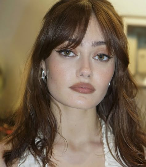 Ella Purnell Makeup, Ella Purnell Hair, Ella Purnell Icon, Makeup Videos Tik Tok, Elle Purnell, Protruding Eye Makeup, Ornela Muti, Protruding Eyes, Hair Is Everything