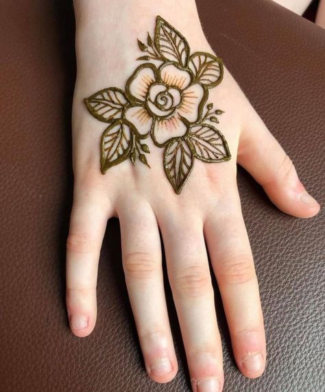 Mehendi Design Bridal Mehndi, Mehndi Designs Traditional, Aesthetic Mehndi Design, Mehendi Design Bridal, Mehndi Design Indian, Gold Bangle Design, Aesthetic Trousers, Small Henna Tattoos, Small Henna Designs