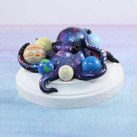 Galaxy Octopus, Easy Clay Sculptures, Clay Project Ideas, Clay Inspo, Polymer Clay Sculptures, Clay Things, Clay Sculptures, Polymer Clay Animals, Polymer Clay Diy