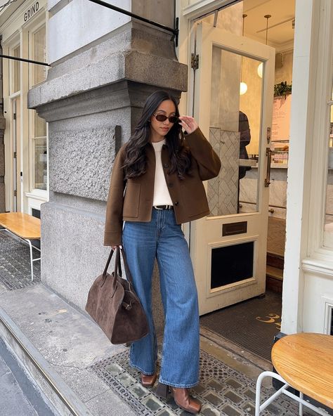 Here for all the brown tones this autumn 🤎🍂 Outfit details: Jacket @cosstores Knit @softgoatcashmere Jeans @abercrombie Boots @bobbies Bag @amazonfashion (crazy right) Linked on my stories & in my bio 🫶🏽 . . . Autumn outfit, casual outfit, autumn ootd, fall fashion, jeans outfit, fall outfit, every day outfit, chic style, London outfit Heeled Booties Outfit, Chic Autumn Outfits, Latest Fall Fashion Trends, Ootd Autumn, Boston Outfits, Autumn Ootd, Autumn Outfit Ideas, Chic Fall Fashion, Outfits For Fall