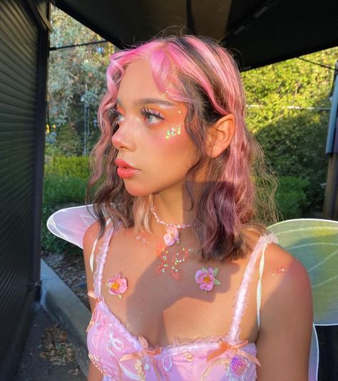 🌸 lily 🌸 (@douxfairy) • Instagram photos and videos Pink Hair Dye, Fairy Hair, Hair Streaks, Fairy Makeup, Fairy Costume, Hair Inspiration Color, Hair Inspo Color, Aesthetic Hair, Skin Makeup