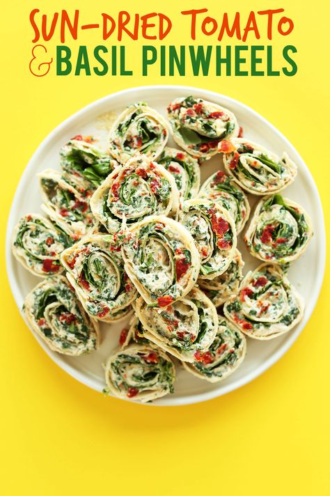 AMAZING 8-ingredient, 15-minute Sun-dried Tomato and Basil Pinwheels! An easy, crowd-pleasing summer-friendly appetizer or snack! #vegan #recipe #appetizer #summer #minimalistbaker Vegan Entertaining, Kid Foods, Pita Recipes, Entertaining Food, Vegan Parmesan Cheese, Pinwheel Recipes, Minimalist Baker, Summer Appetizer, Vegan Appetizers