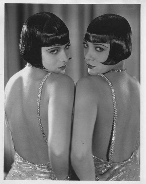 Eleanor and Carla Gutchrlein, dancers and flappers, in 1920s Dolly Sisters, Burlesque Vintage, Flapper Girls, Ziegfeld Follies, Ziegfeld Girls, Vintage Burlesque, Louise Brooks, Flapper Girl, Roaring Twenties