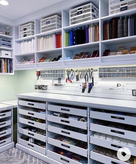 Office Craft Room Combo, Neat Method, Sewing Room Inspiration, Craft Shed, Craft Room Furniture, Art Supplies Storage, Art Studio Room, Sewing Room Design, Dream Craft Room