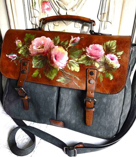 Painted Leather Bag, Hand Painted Purses, Painted Handbag, Painted Purse, Fabric Paint Diy, Fabric Painting On Clothes, Handpainted Bags, Painted Items, Painted Scarf